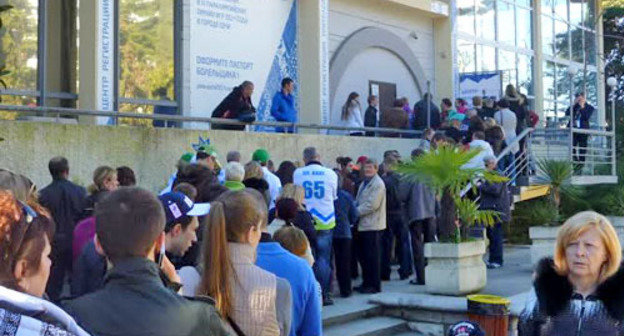 Queues for tickets to the events of the Winter Olympics in Sochi. February 13, 2014. Photo by Svetlana Kravchenko for the "Caucasian Knot" 