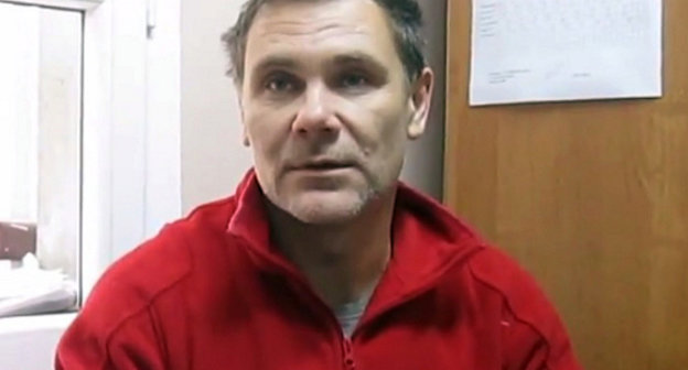 Evgeny Vitishko at the special detention facility in the city of Tuapse. February 16, 2014. Screenshot of a video made by the members of the Public Oversight Commission (POC) of the Krasnodar Territory, https://www.youtube.com/watch?v=Qfi_m9WTmOI