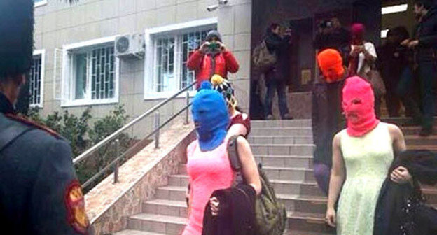 Pussy Riot members going out from Sochi police department. February 18, 2014. Photo from the Twitter account of ‘Voina’ group activists, http://twitter.com/gruppa_voina/status/435830304725794816/ 