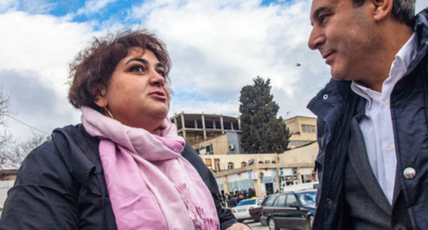 Journalist of the Azerbaijani service of Radio Liberty Khadija Ismayilova and her advocate Elton Guliev. Baku, February 20, 2014. Photo by Aziz Karimov for the ‘Caucasian Knot’.