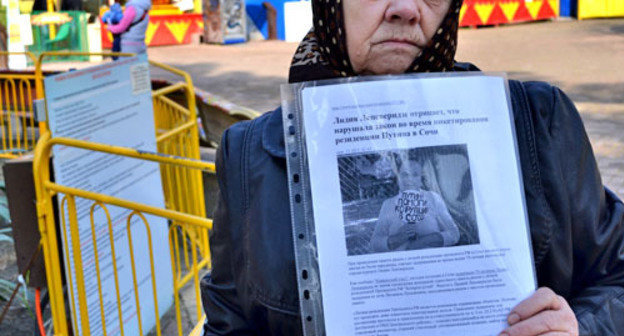 Lydia Lepsveridze held a protest in the centre of Sochi, February 24, 2014. Photo by Svetlana Kravchenko for the ‘Caucasian Knot’. 