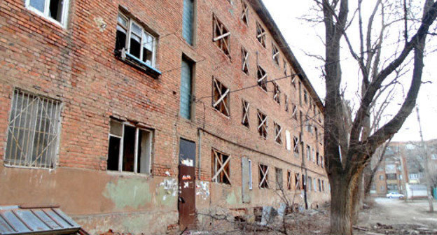 The apartment building No. 16G in Porokhovaya Street. Astrakhan, February 2014. Photo by Yelena Grebenyuk for the "Caucasian Knot"