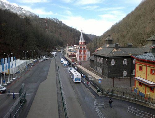 Railway station "Krasnaya Polyana". View from the bottom station of the rope-way of the extreme park "Roza Khutor". Krasnodar region, February 19, 2014. Photo by Grigory Shvedov for the "Caucasian Knot"