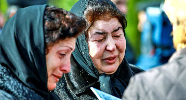 Residents of Azerbaijan came to the memorial to victims of the tragedy in Khodjaly. Baku, Khatainsky District, February 26, 2014. Photo by Aziz Karimov for the "Caucasian Knot"