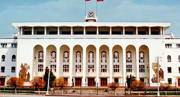 The Government building of the Republic of Dagestan. Photo: AbuUbajda, http://commons.wikimedia.org/