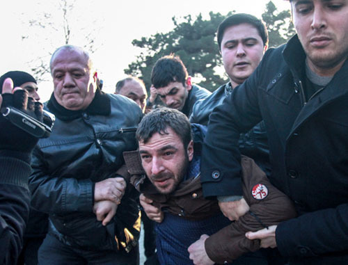 The police breaks up a youth rally in connection with the death of a Karabakh War veteran Zaur Gasanov. Baku, December 29, 2013. Photo by Aziz Karimov for the "Caucasian Knot"