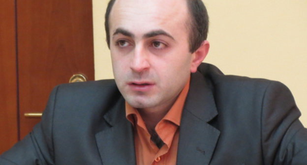 Iyk Khanumyan, chairman of the "National Revival" Party, at a press conference in Stepanakert. Nagorno-Karabakh, February 24, 2014. Photo by Alvard Grigoryan for the ‘Caucasian Knot’. 