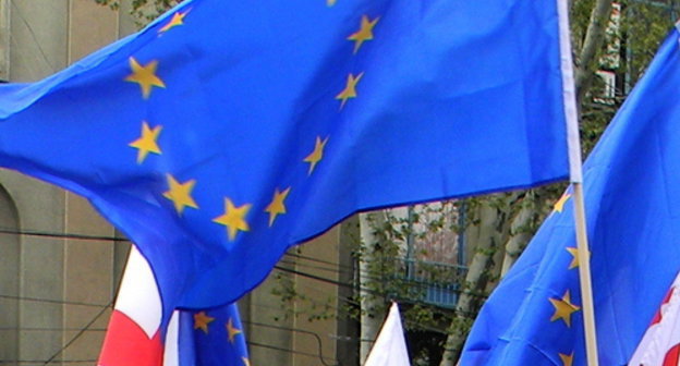 Flags of the EU and Georgia, Tbilisi, April 2013. Photo by Beslan Kmuzov for the ‘Caucasian Knot’.  