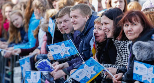 People greeting Paralympic Torch Relay in Elizavetinskaya Cossack village. Krasnodar Region, March 5, 2014. Photo: http://admkrai.krasnodar.ru/