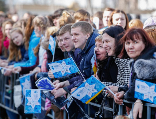 People greeting Paralympic Torch Relay in Elizavetinskaya Cossack village. Krasnodar Region, March 5, 2014. Photo: http://admkrai.krasnodar.ru/