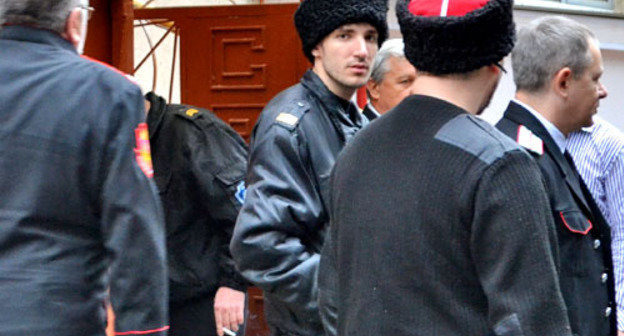 Cossacks before general assembly, where the decision was made to expel Grigory Uchkurov from their ranks. Sochi, March 4, 2014. Photo by Svetlana Kravchenko for the ‘Caucasian Knot’. 