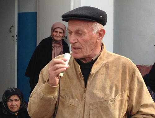 Resident of Irganay village Gusein Gebekov giving a talk before the gathering of representatives of Irganay, Maidanskoe, Arakani, Untsukul villages. Dagestan,  Untsukul District, Irganay village, March 5, 2014. Photo by Patimat Makhmudova for the ‘Caucasian Knot’. 