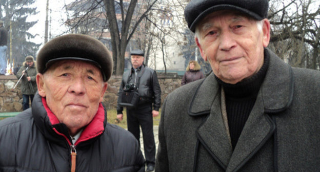 Magomed Dokuchaev and Alim Kulbaev, deported from KBR at the age of 17 at the rally  in memory of the 70th anniversary of Balkars' deportation. Nalchik, March 8, 2014. Photo by Luisa Orazaeva for the ‘Caucasian Knot’. 