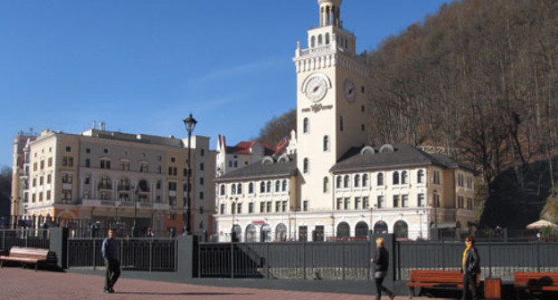 "Roza Khutor", Central square of the hotel complex. Krasnodar Region, November 2013. Photo by Tatiana Ukolova for the ‘Caucasian Knot’. 