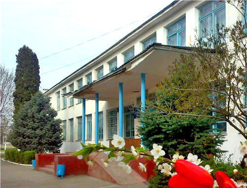 The secondary school of the village of Nizhny Cherek of the Urvan District of the KBR. Photo by the acting school principal Lyudmila Schekikhacheva