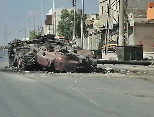 Tank T-72 destroyed in Aleppo. Syria, October 6, 2012. Photo: Voice of America News: Scott Bob reports from Aleppo, Syria, http://ru.wikipedia.org/