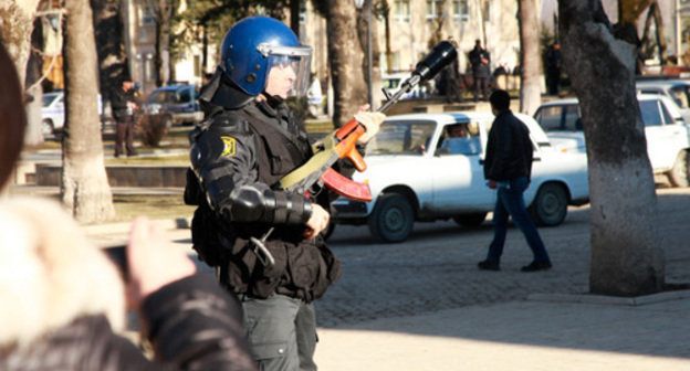 At the streets of Ismailly during the riots on January 24, 2013. Photo by Aziz Karimov for the ‘Caucasian Knot’. 