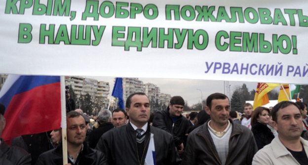 Participants of the rally in support of Crimea joining Russia. Nalchik, March 18, 2014. Photo by Lyudmila Maratova for the ‘Caucasian Knot’. 