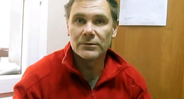 Evgeny Vitishko in the special detention facility of the Tuapse OVD (Interior Division), February 16, 2014. Screenshot of a footage by the members of the Public Oversight Commission (POC), http://www.youtube.com/watch?v=Qfi_M9WTmOI