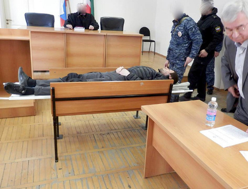 Suleiman Edigov (in the centre) in the Supreme Court of Chechnya on March 26, 2014. Photo by the Public Oversight Commission of Chechnya "Committee Against Torture", http://pytkam.net/