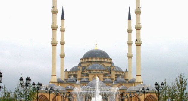 The Mosque "Heart of Chechnya" named after Akhmat Kadyrov. Grozny. Photo: Andre Widmer Maiakinfo http://ru.wikipedia.org/