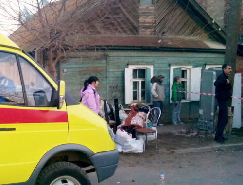 Evacuated residents in the Chekhova street blocked during the fire. Astrakhan, March 25, 2014. Photo by Yelena Grebenyuk for the "Caucasian Knot"