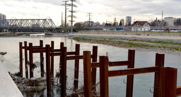 Sochi river near the railway bridge. March 21, 2014. Photo by Svetlana Kravchenko for the "Caucasian Knot"