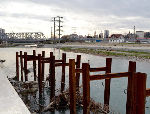 Sochi river near the railway bridge. March 21, 2014. Photo by Svetlana Kravchenko for the "Caucasian Knot"