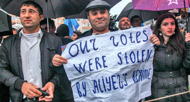 Participants of a protest action with a demand to cancel the results of the presidential election. Baku, October 27, 2013. Photo by Aziz Karimov for the "Caucasian Knot"