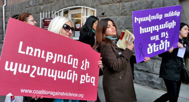 Participants of a protest action against violence against women. Inscription on a poster: "Women, know your rights!". Yerevan, November 25, 2013. Photo by Armine Martirosyan for the "Caucasian Knot"