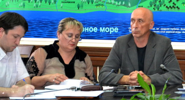 A meeting of public and ecological activists with the officials of the Mayoralty in charge of social and environmental development of the resort city. Sochi, April 4, 2014. Photo by Svetlana Kravchenko for the "Caucasian Knot"