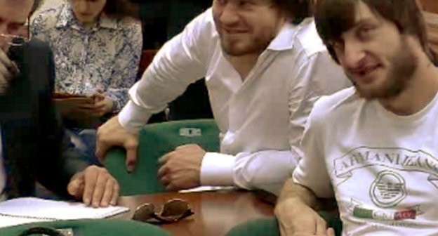 Brothers Djabrail and Ibragim Makhmudov at the court session on the murder case of the observer of the "Novaya Gazeta" Anna Politkovskaya. Moscow, June 4, 2013. Screenshot of a video of the Moscow City Court, http://www.mos-gorsud.ru/video/sudzs/?pn=0&id=168