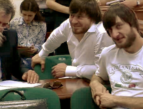 Brothers Djabrail and Ibragim Makhmudov at the court session on the murder case of the observer of the "Novaya Gazeta" Anna Politkovskaya. Moscow, June 4, 2013. Screenshot of a video of the Moscow City Court, http://www.mos-gorsud.ru/video/sudzs/?pn=0&id=168