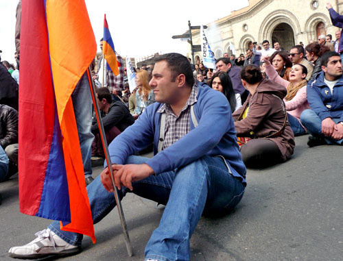 Protest action of activists of the group DEM.AM. Yerevan, April 9, 2014. Photo by Armine Martirosyan for the "Caucasian Knot"