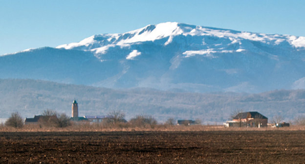 The village of Shalazhi in the Urus-Martan District of Chechnya. Photo by Denis Mukimov, http://danlux.livejournal.com/19244.html