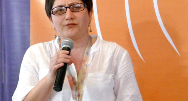 Editor of the Internet newspaper ‘KarabakhOpen.info’ Anait Danielyan was granted with ‘Young women in Caucasus’ Award, Yerevan, April 16, 2014. Photo by Armine Martirosyan for the ‘Caucasian Knot’.   