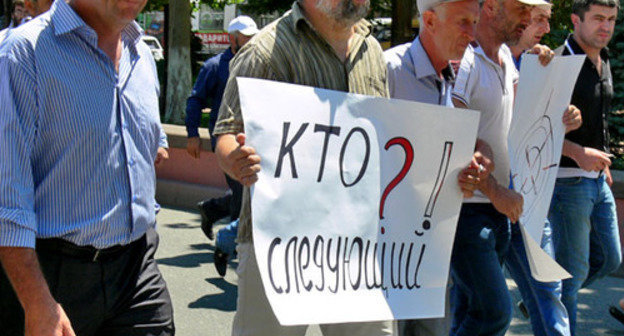 Funeral procession in connection with the murder of journalist Akhmednabi Akhmednabiev. Makhachkala, July 9, 2013. Photo by Patimat Makhmudova for the ‘Caucasian Knot’. 