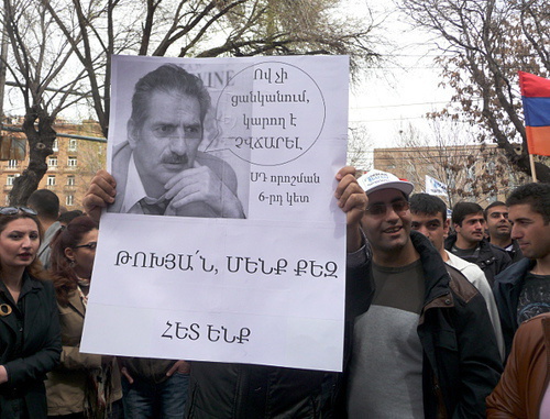 Participants of action against pension reform holding banners with the portrait of the Constitutional Court judge Felix Tokhyan. The banner says: “CC decision, clause 6: those who doesn’t want to pay can’t by obliged to do it”, “Tokhyan, we are with you!”. Yerevan, April 9, 2014. Photo by Armine Martirosyan for the ‘Caucasian Knot’.  