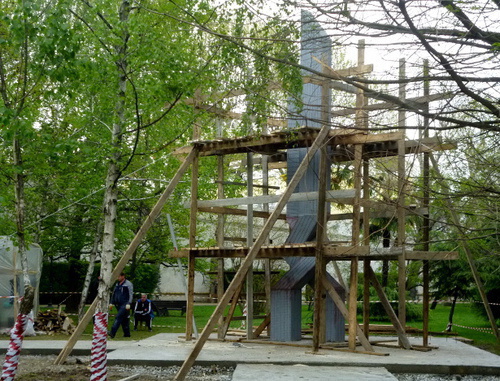 Installation of the monument to Afghan war veterans in the lawn of the Komsomolsky Park. April 14, 2014. Photo by Svetlana Kravchenko for the "Caucasian Knot"