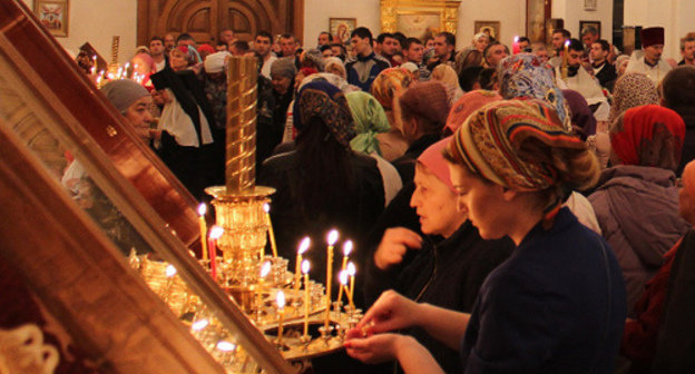 Easter vigil in the Saint George Cathedral in Vladikavkaz. April 19, 2014. Photo by Emma Marzoeva for the "Caucasian Knot"