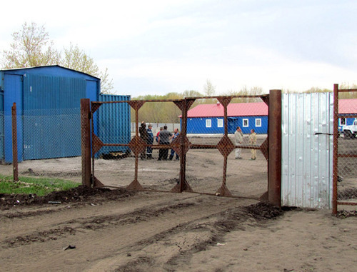 The gate of the geologists' camp located in the Sorokin Field. Voronezh Region, April 20, 2014. Photo: the movement "In Defence of Khopyor", © 2014 Save Khoper!, http://savekhoper.ru/