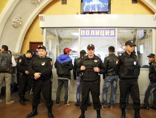 Police in metro. Photo by the press service of the Chief Department of the Russian Ministry of Internal Affairs (MIA) for Moscow, http://petrovka38.ru/