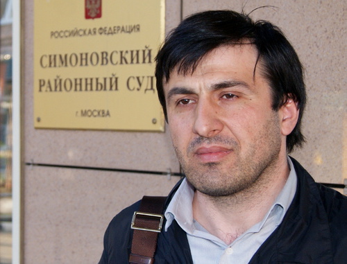 Biyakai Magomedov at the entrance to the building of the Simonovo District Court of Moscow. April 24, 2014. Photo by Aida Magomedova for the "Caucasian Knot"