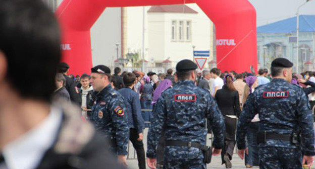 Law enforcers in Grozny. Chechnya, April 16, 2014. Photo by Magomed Magomedov for the "Caucsian Knot"