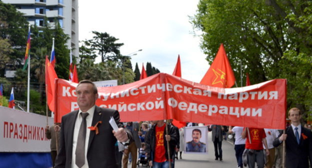 The column of the Communist Party of the Russian Federation in May Day demonstration. May 1, 2014. Photo by Svetlana Kravchenko