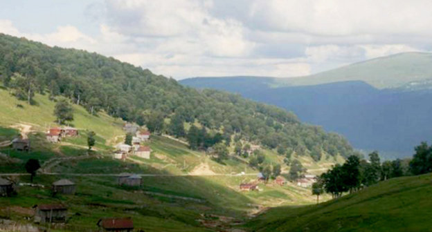 Mountain village. Adzharia, Khulo Municipality. Photo by Alexei Mukhranov, ©travelgeorgia.ru 2010-2014, Creative Commons Attribution-Share Alike 3.0