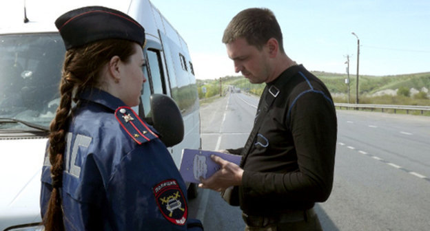 Checks of buses in Volgograd Region. April 2014. Photo by the press service of the Russian traffic police,
http://www.gibdd.ru/