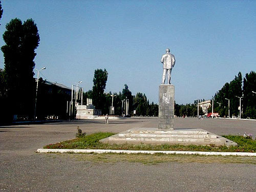 Dagestan, Kaspiysk. Photo https://www.flickr.com/groups/lenin-monuments/