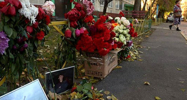 At the place where Yegor Scherbakov was murdered. Moscow, October 2013. Photo by community ‘In our hearts forever. Yegor Scherbakov’, http://vk.com 