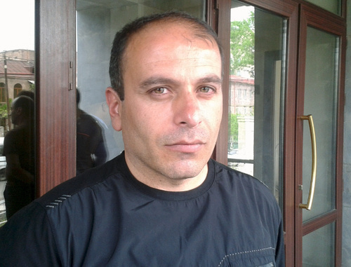 One of dismissed metro train drivers of the Yerevan Metro Andranik Gevorkyan at the court building. Yerevan, May 6, 2014. Photo by Armine Martirosyan for the ‘Caucasian Knot’.

